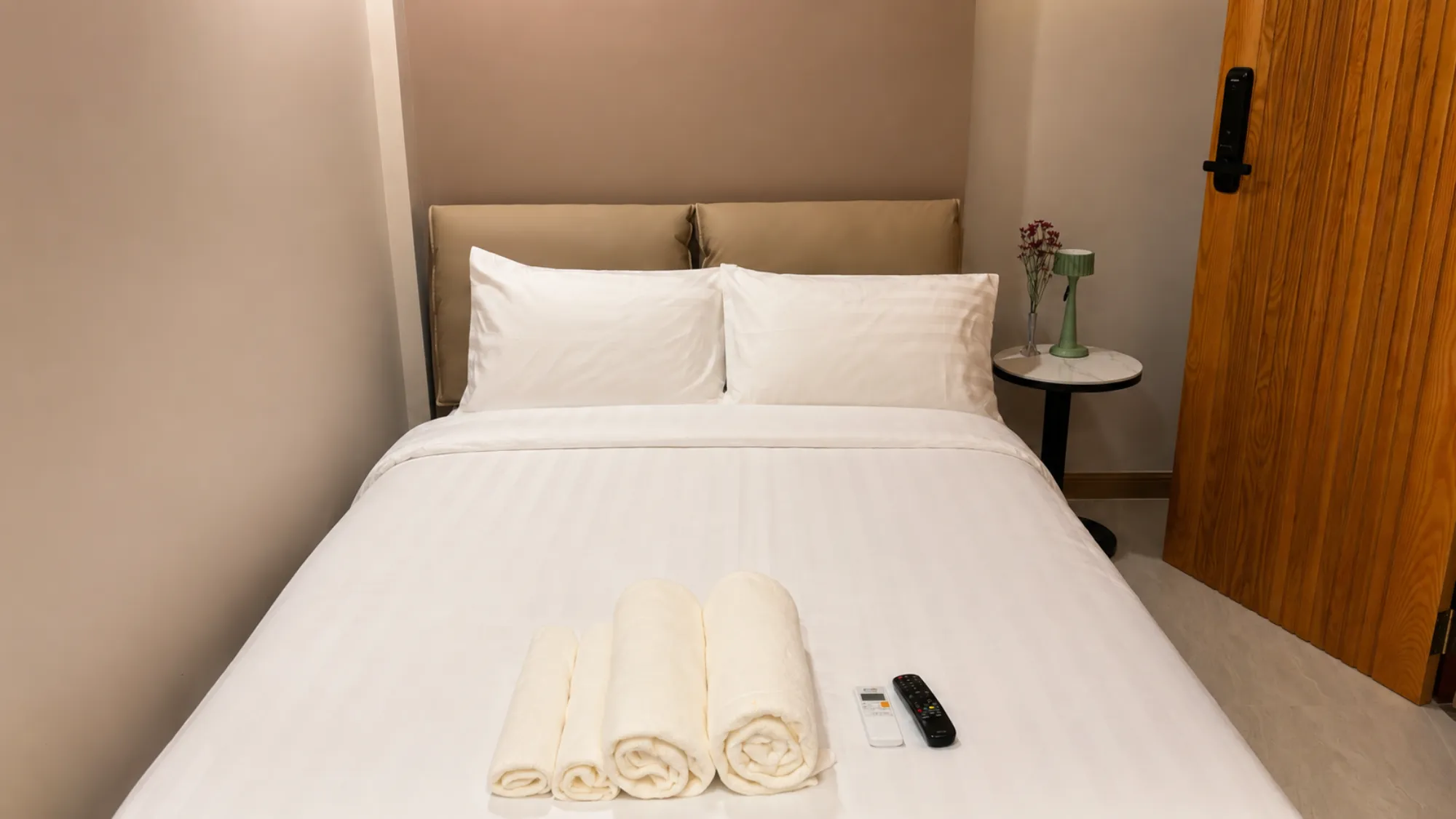 R1 Cozy Queen Room at CozyOnTop Ekkamai 42 — photo 1