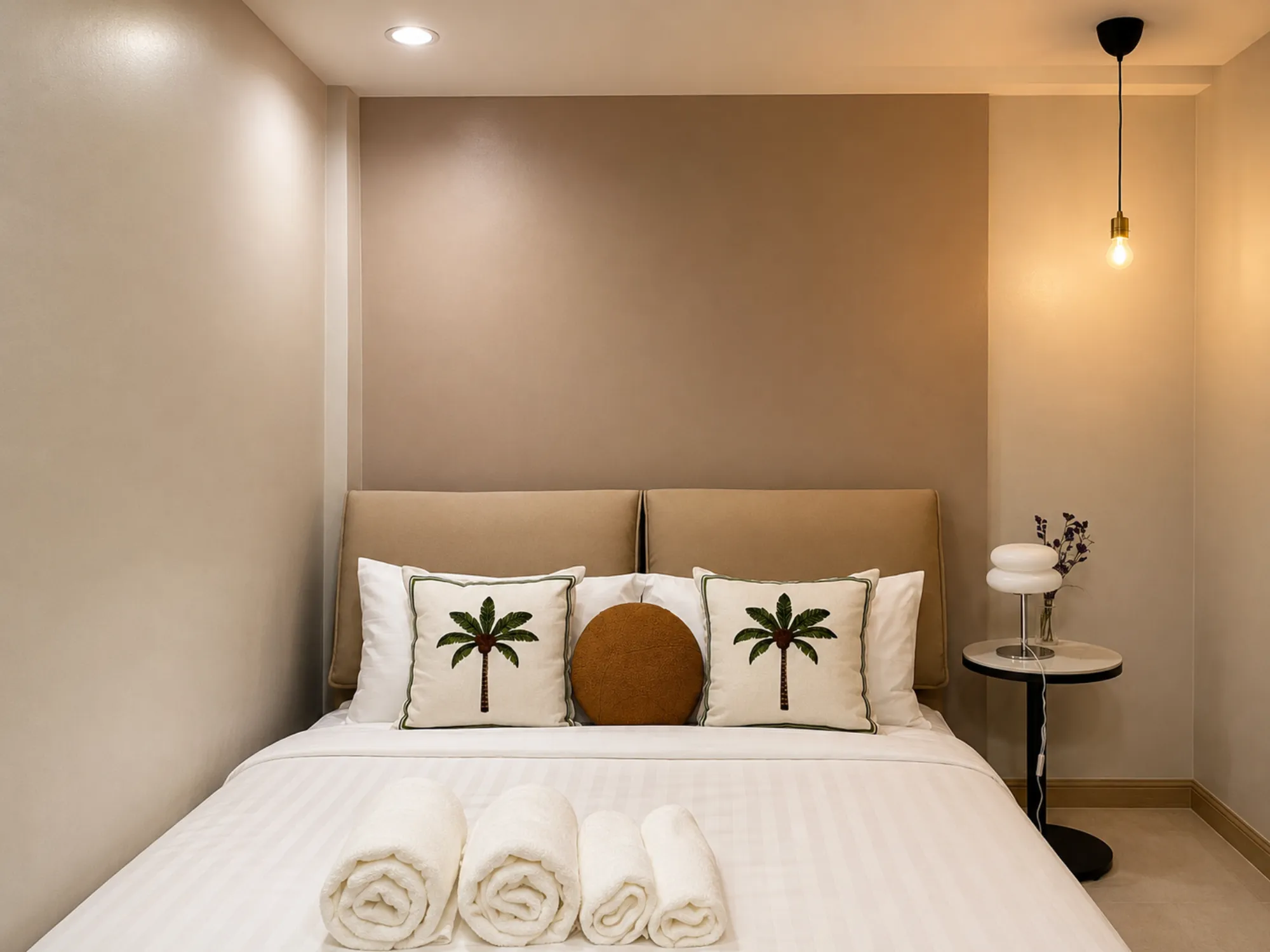 R3 Cozy Queen Room at CozyOnTop Ekkamai 42 — photo 1