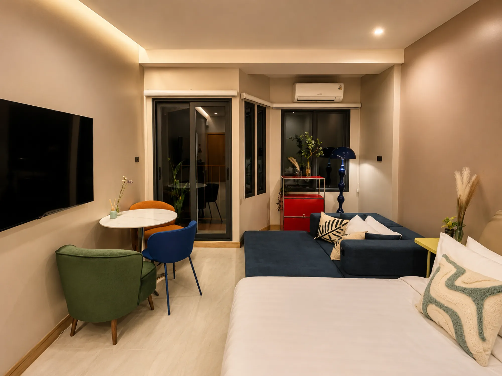 R6 Deluxe Balcony Room at CozyOnTop Ekkamai 42 — photo 5